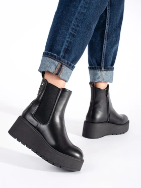 Czarne sztyblety damskie na koturnie