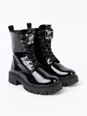 Lakierowane sznurowane botki damskie czarne