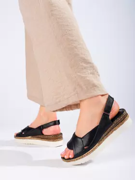 Skórzane damskie sandały na niskim koturnie Potocki czarne