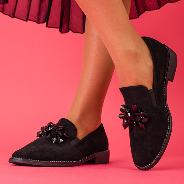 Zamszowe lordsy damskie Shelovet z ozdobą