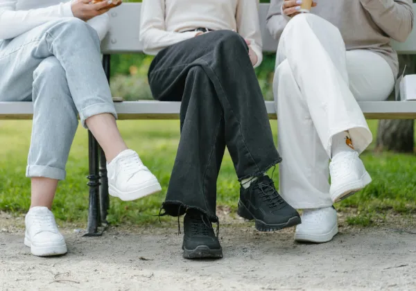 Jakie sneakersy są modne? 6 hot fasonów na ten rok