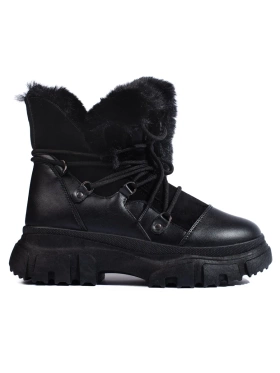 Black Snow Boots with Fur