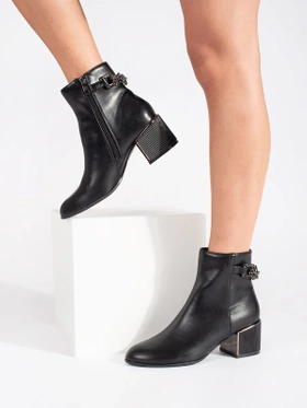 Sleek Black Ankle Boots with Elegant Heel