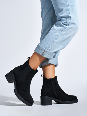 Chic Black Ankle Boots with a Block Heel