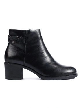 Classic Black Heeled Boots by Daszy�ski