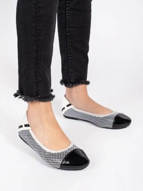 Soft Black and White Elastic Flats