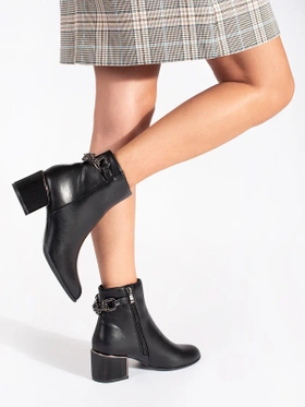 Sleek Black Ankle Boots with Elegant Heel