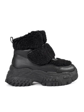 Black Platform Snow Boots with Sherpa Lining