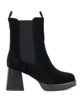 Elegant stiletto ankle boots with elastic inserts