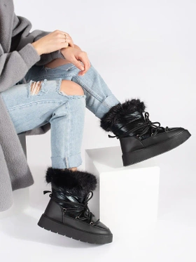 Chic Black Snow Boots with Cozy Fur and Chunky Soles