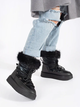 Chic Black Snow Boots with Cozy Fur and Chunky Soles