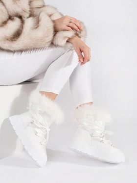 White Fur-Lined Snow Boots with Chunky Soles