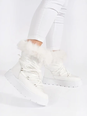 White Fur-Lined Snow Boots with Chunky Soles