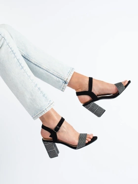 Chic Black Sandals with Decorative Heel