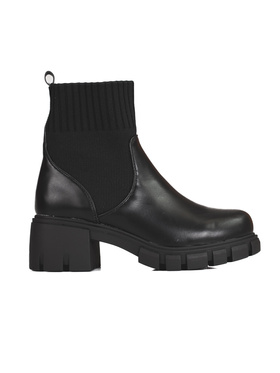 Black ankle boots with a flexible shaft