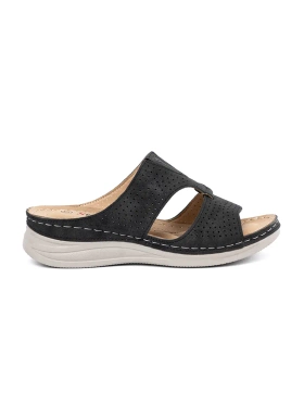 Czarne wygodne klapki z wycięciami