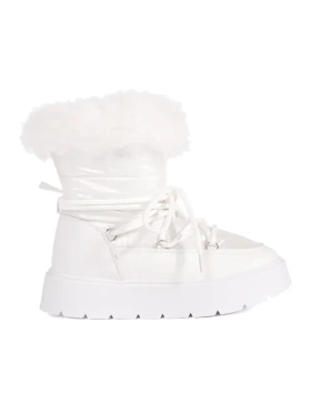 White Fur-Lined Snow Boots with Chunky Soles