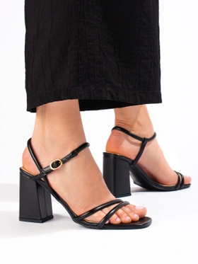 Vinceza Black Wide-Heeled Sandals