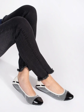 Soft Black and White Elastic Flats