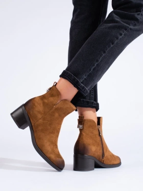 Brown ankle boots with low block heel by Vinceza