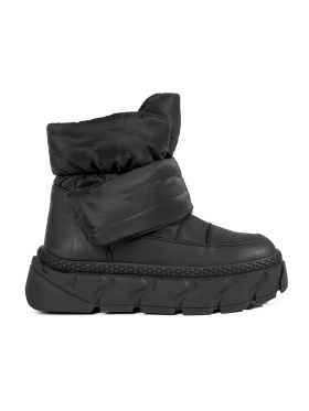 Cozy Black Snow Boots with Chunky Soles