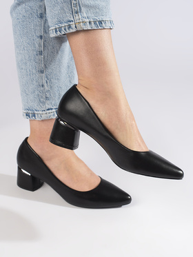 Chic Black Heeled Pumps