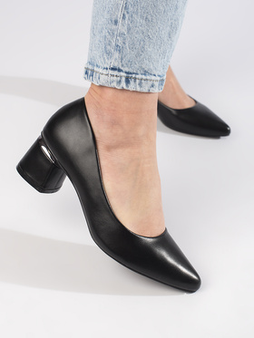 Chic Black Heeled Pumps