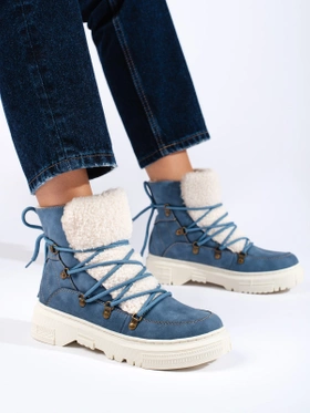 Blue snow boots with faux fur lining