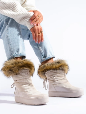 Cream Snow Boots with Faux Fur