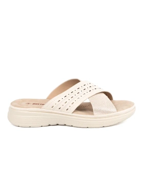 Jasnobeżowe klapki na platformie