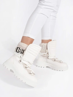 White Snow Boots with Faux Fur and Chunky Soles