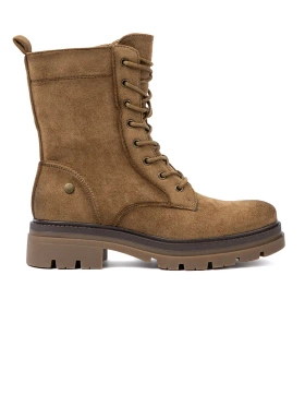 Klasyczne zamszowe workery w odcieniu brązu