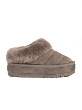 Cozy Beige Slip-On Snow Boots with Fur Trim