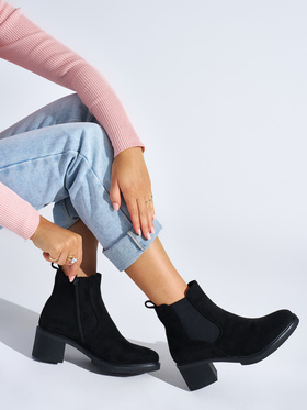 Chic Black Ankle Boots with a Block Heel