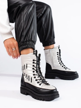 Cozy Platform Boots Vinceza in Black and White